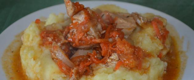 Заливам рецепта с пиле и зеленчуци.  Пиле със задушени зеленчуци: пилешки сос в доматен сос.  Сос от пилешки гърди с върхове
