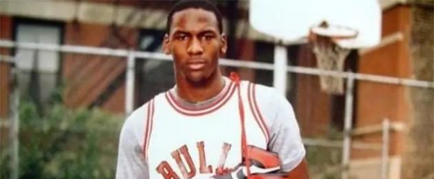 Michael Jordan - biografie, fotografii.  Michael Jordan - biografie, fotografii Michael Jordan la un moment dat